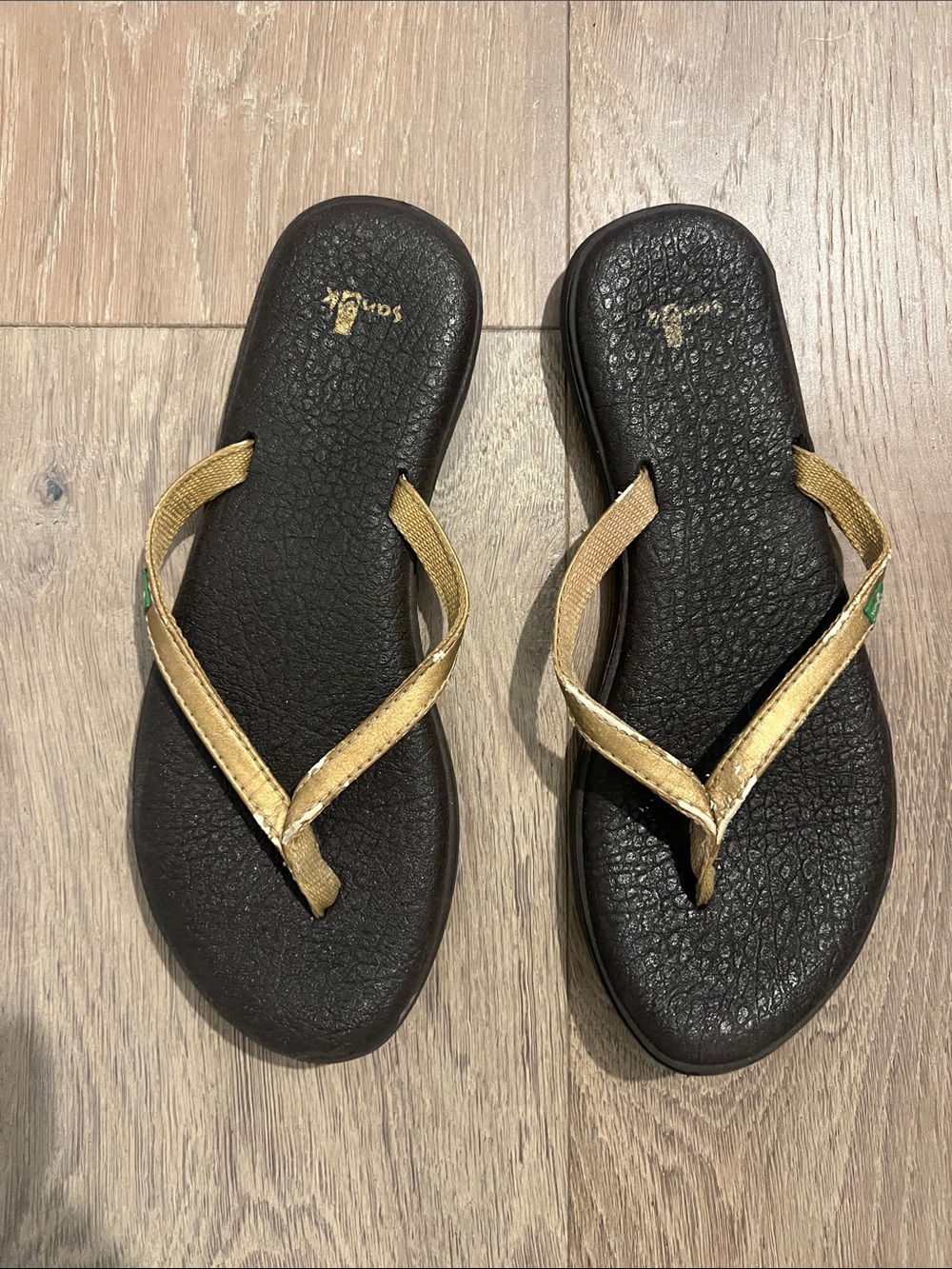 Sanuk Gold and Black Women's Flip Flop Sandals